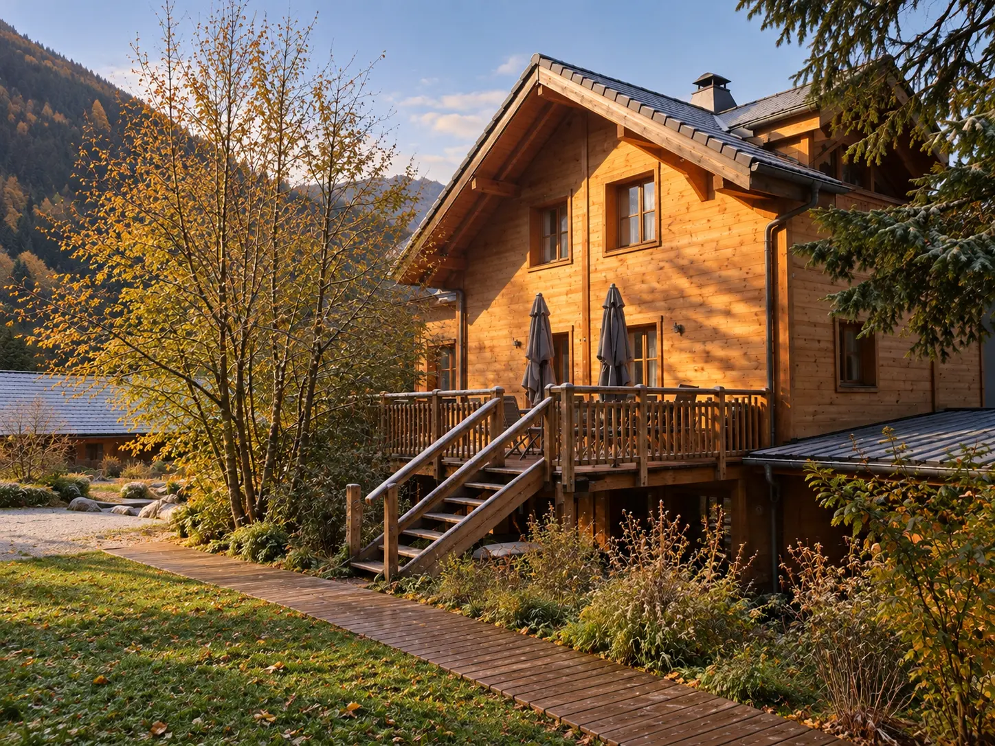 The warm timber exterior of L’Ecuela in the French Alps